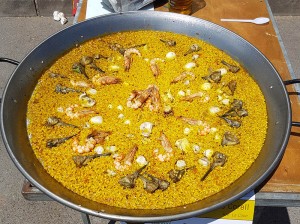 Paella de arroz al estilo de castelló