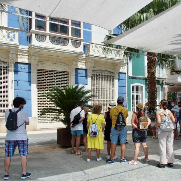 Personas esperando la actuación